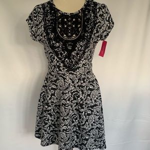 NWT Xhilaration black & white floral swing dress